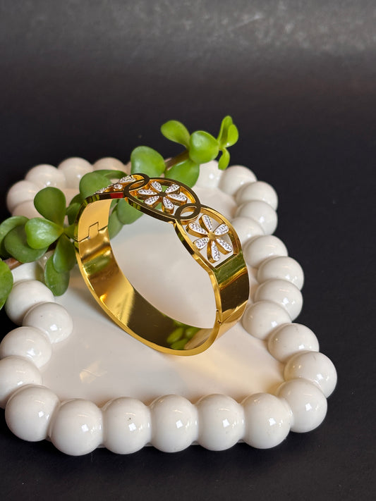 Classy Stone studded Bracelet