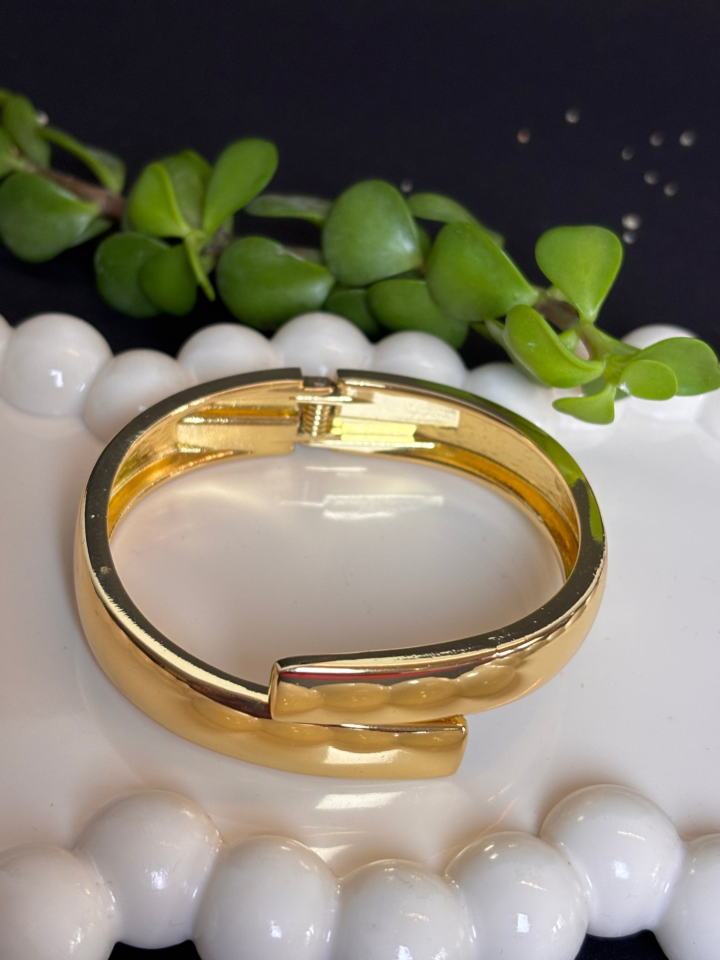 Elegant cuff style Bracelet