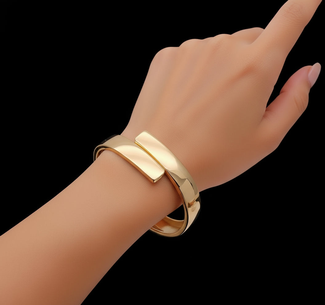 Luxe Curve Gold Bracelet
