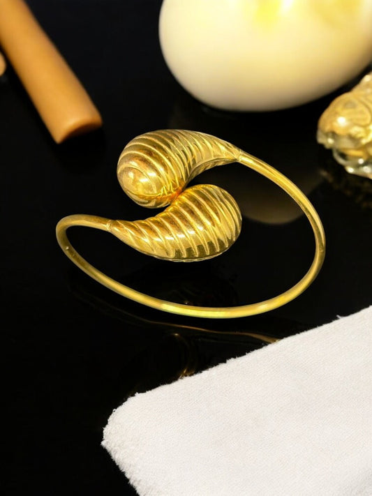 Anti Tarnish Modern bracelet