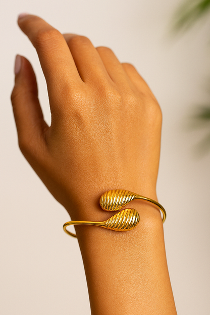 Anti Tarnish Modern bracelet