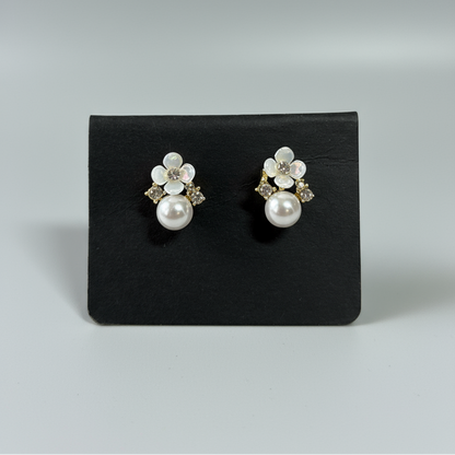 Cute Pearl stud