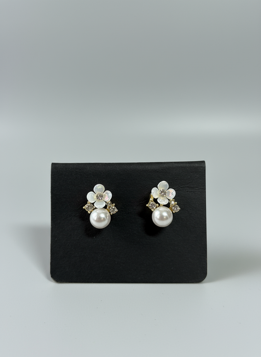 Cute Pearl stud