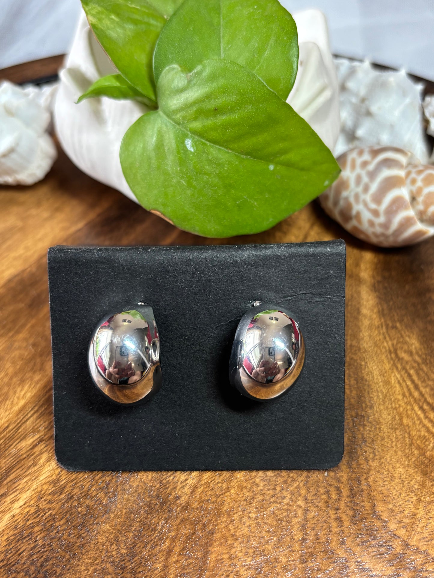 Silver curved stud