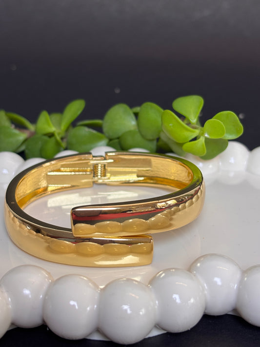 Elegant cuff style Bracelet
