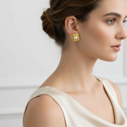 Golden pearl Stud Earring