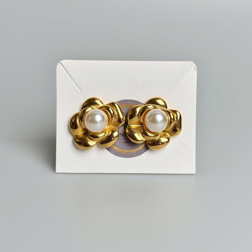 Flowery Pearl Stud Earring