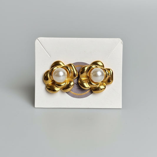Flowery Pearl Stud Earring