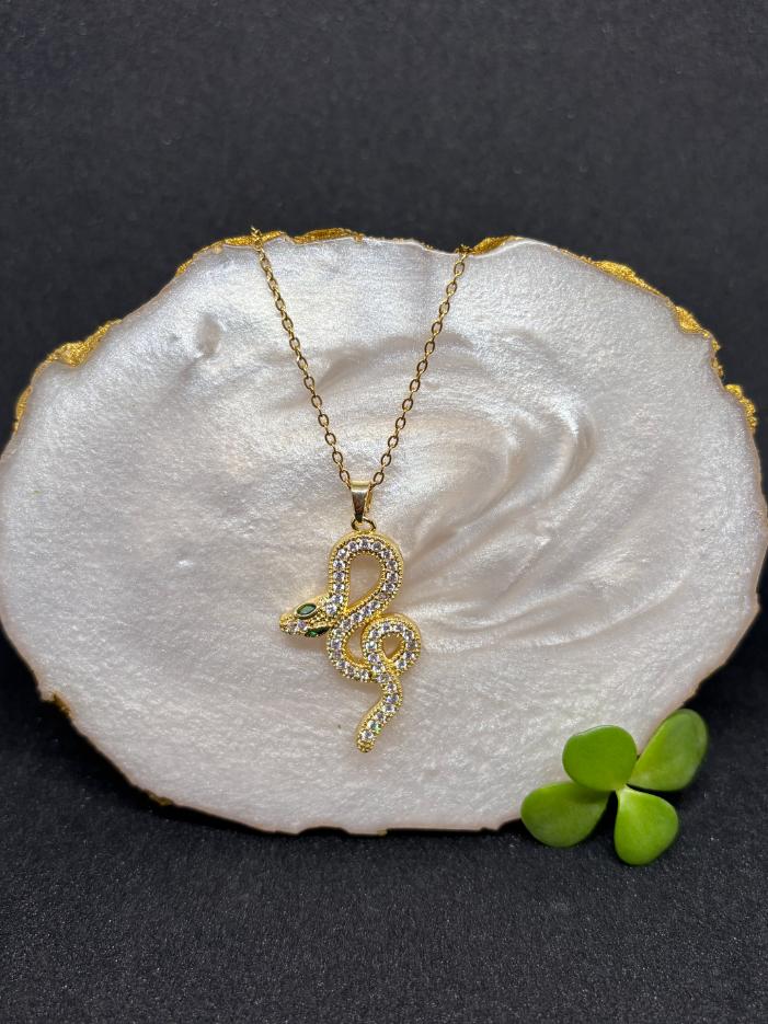 Sparkling Snake Pendant Necklace – Anti-Tarnish