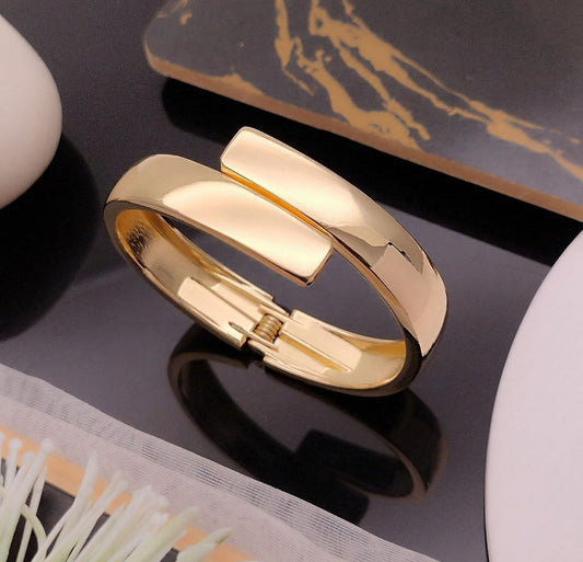 Luxe Curve Gold Bracelet