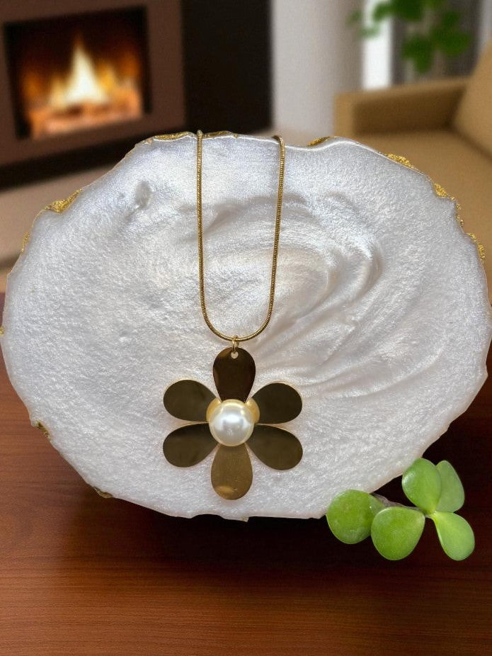 Flower Pendant Necklace – Anti-Tarnish